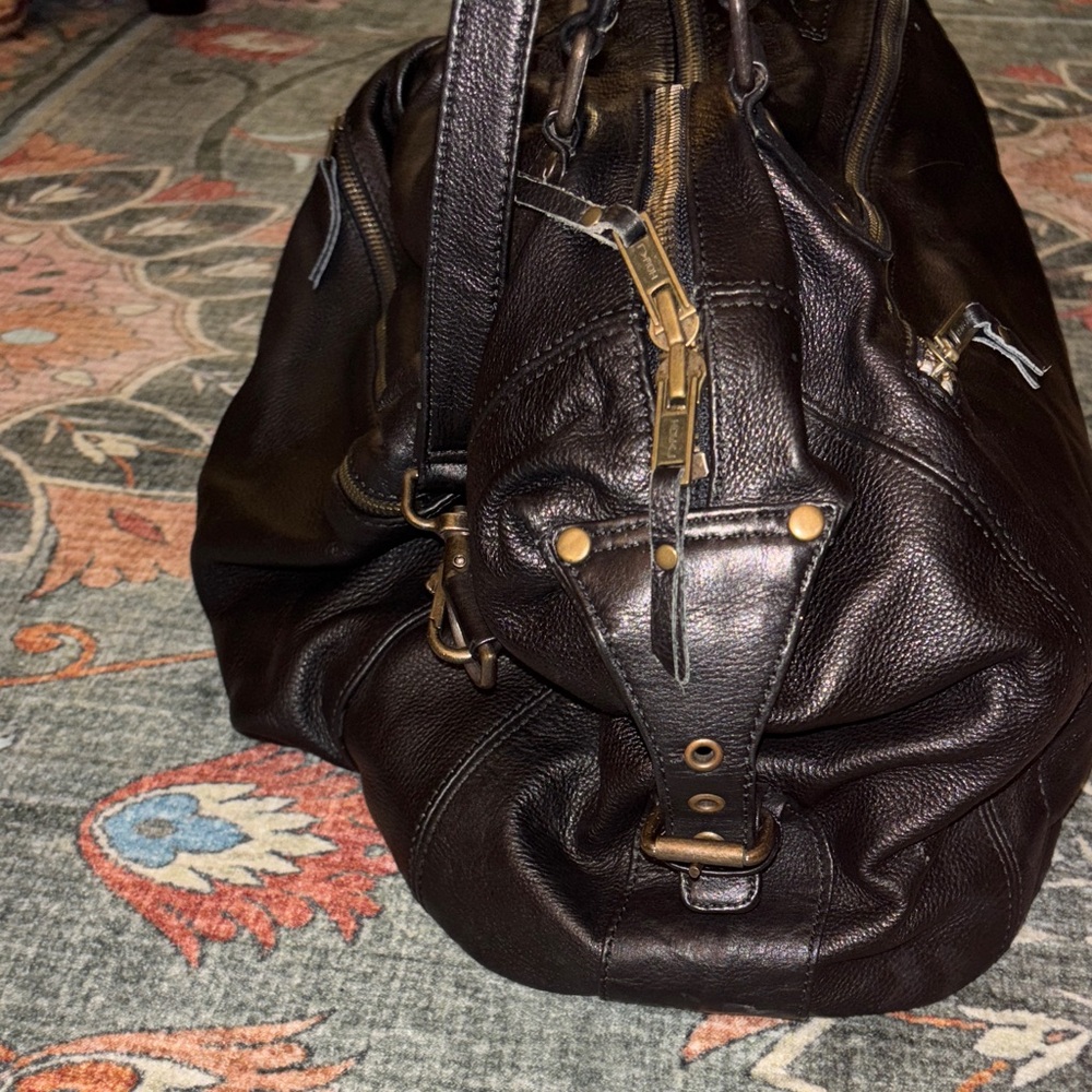 Elegant Black Leather Travel Bag - Picture 3 of 6